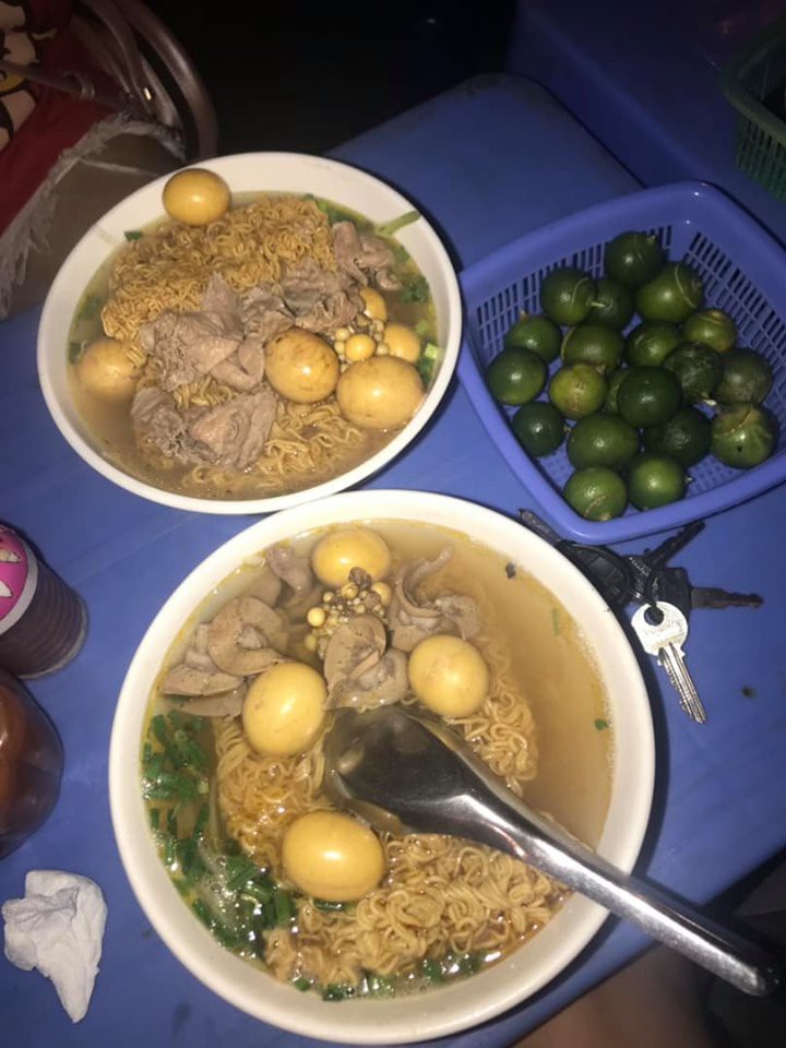 Thắc mắc vì quán ăn đêm mỗi hôm thu một giá khác nhau, cô nàng bị chủ quán mắng cho vuốt mặt không kịp-2