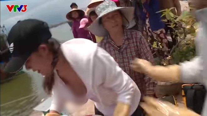 Người đẹp Việt gây tranh cãi khi lộ hàng ở Cuộc đua kỳ thú-1