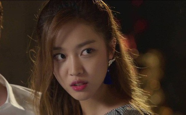 Vợ bầu vượt mặt 8 tháng chồng vẫn ép vào viện chăm chị chồng đẻ mổ, vợ ức tận cổ buông một câu sắc lẻm khiến chồng im bặt-2