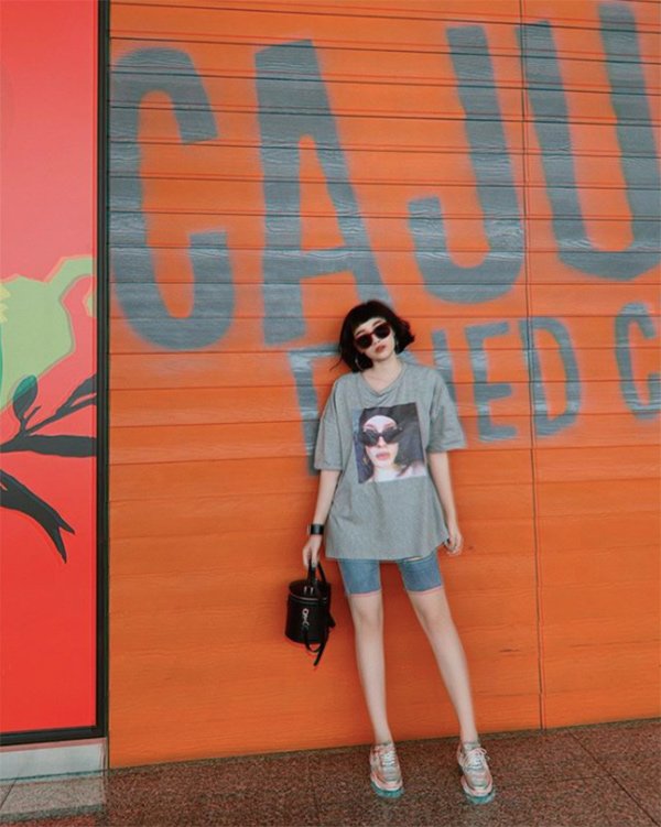 Là mẹ bỉm với hai con nhỏ mà vẫn chưa một lần mặc xấu, chắc chỉ có hot mom này!-6