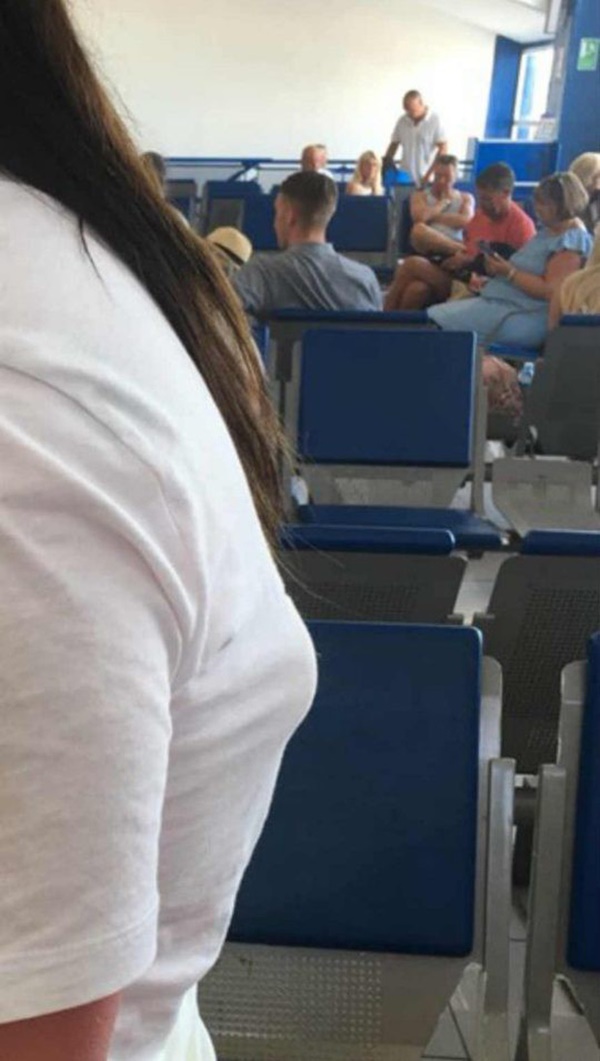 Cô gái 16 tuổi bị bỏng nắng nghiêm trọng, khiến vùng lưng nổi đầy mụn nước siêu to khổng lồ-3