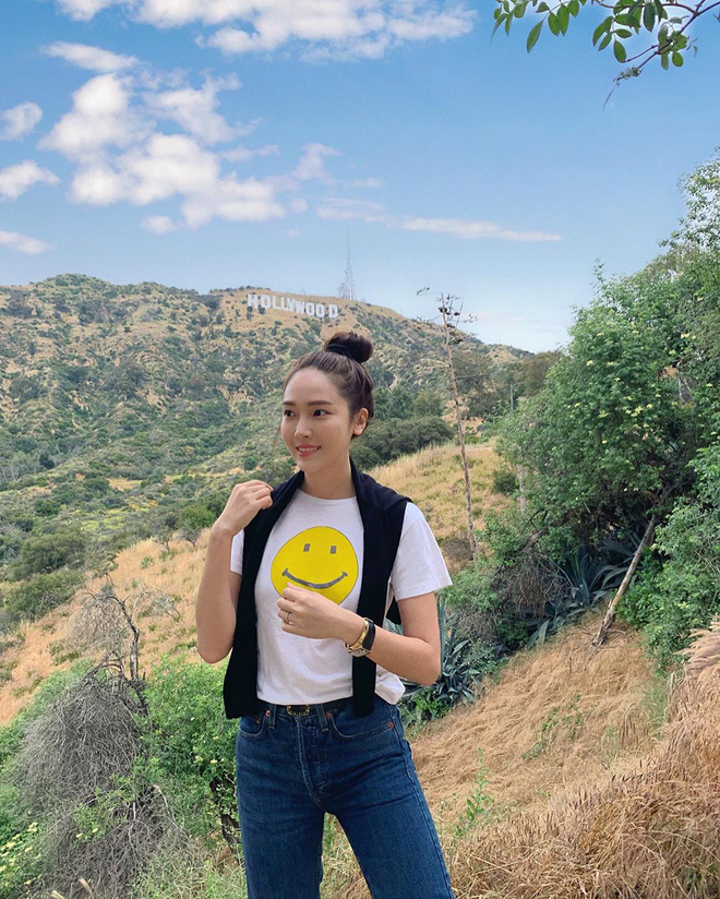 Ngắm sao lên đồ mùa du lịch, bạn sẽ nhận ra ngay gam màu vừa xinh lại vừa sang không thể thiếu trong vali hè này-12