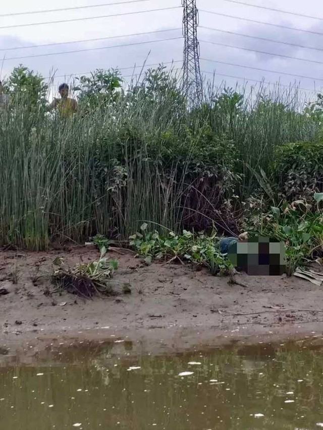 Bàng hoàng phát hiện thi thể bé trai nằm ở bờ sông-1