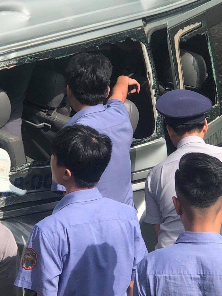 Hiện trường tàu hỏa tông ô tô 16 chỗ 3 người chết ở Bình Thuận-5