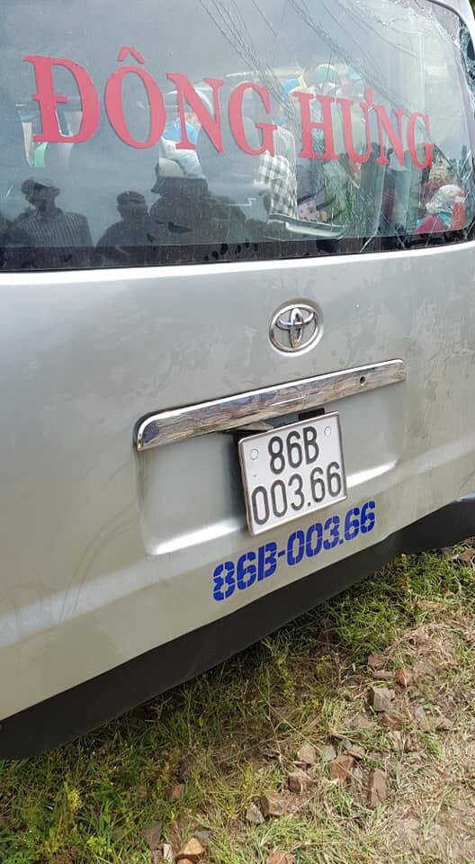 Hiện trường tàu hỏa tông ô tô 16 chỗ 3 người chết ở Bình Thuận-11