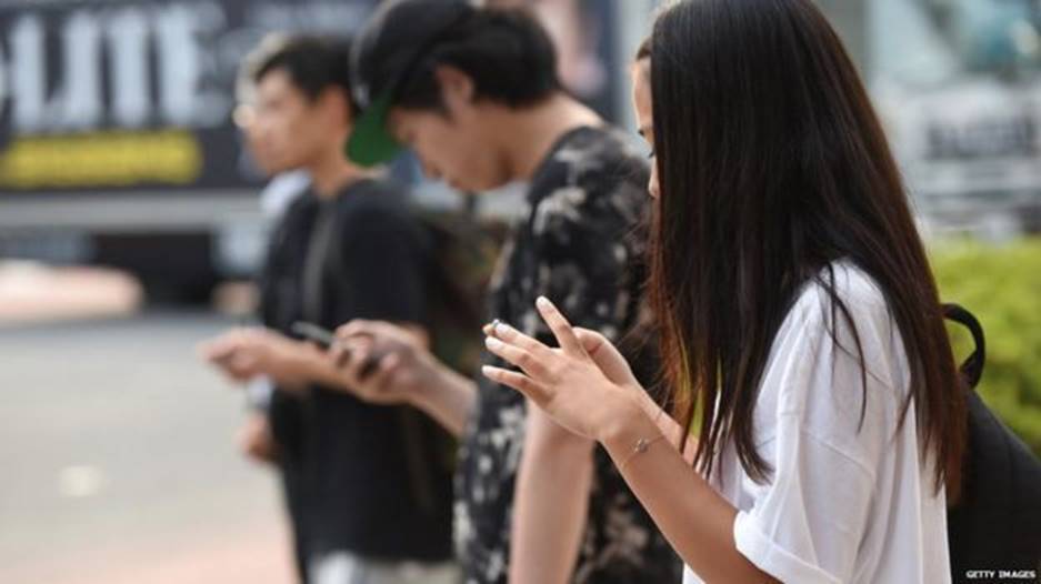 Loạt tuyệt chiêu cai nghiện điện thoại hay ho của các phụ huynh Tây, cha mẹ Việt rất nên tham khảo-1