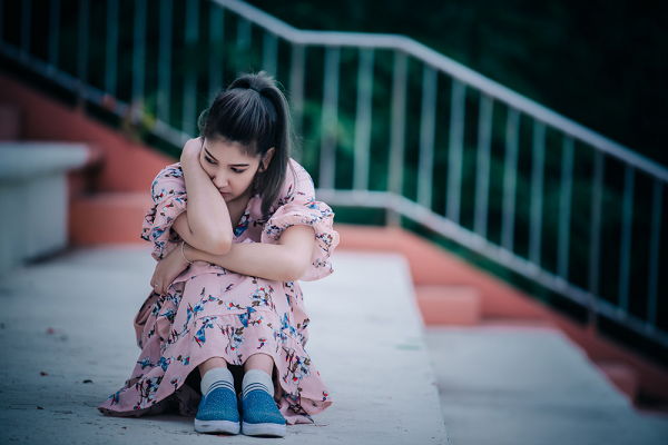 Nhìn chị dâu đưa tiền cho một người đàn ông lạ mặt, tôi vội về kể tội với anh trai để bây giờ ôm hận cả đời-1