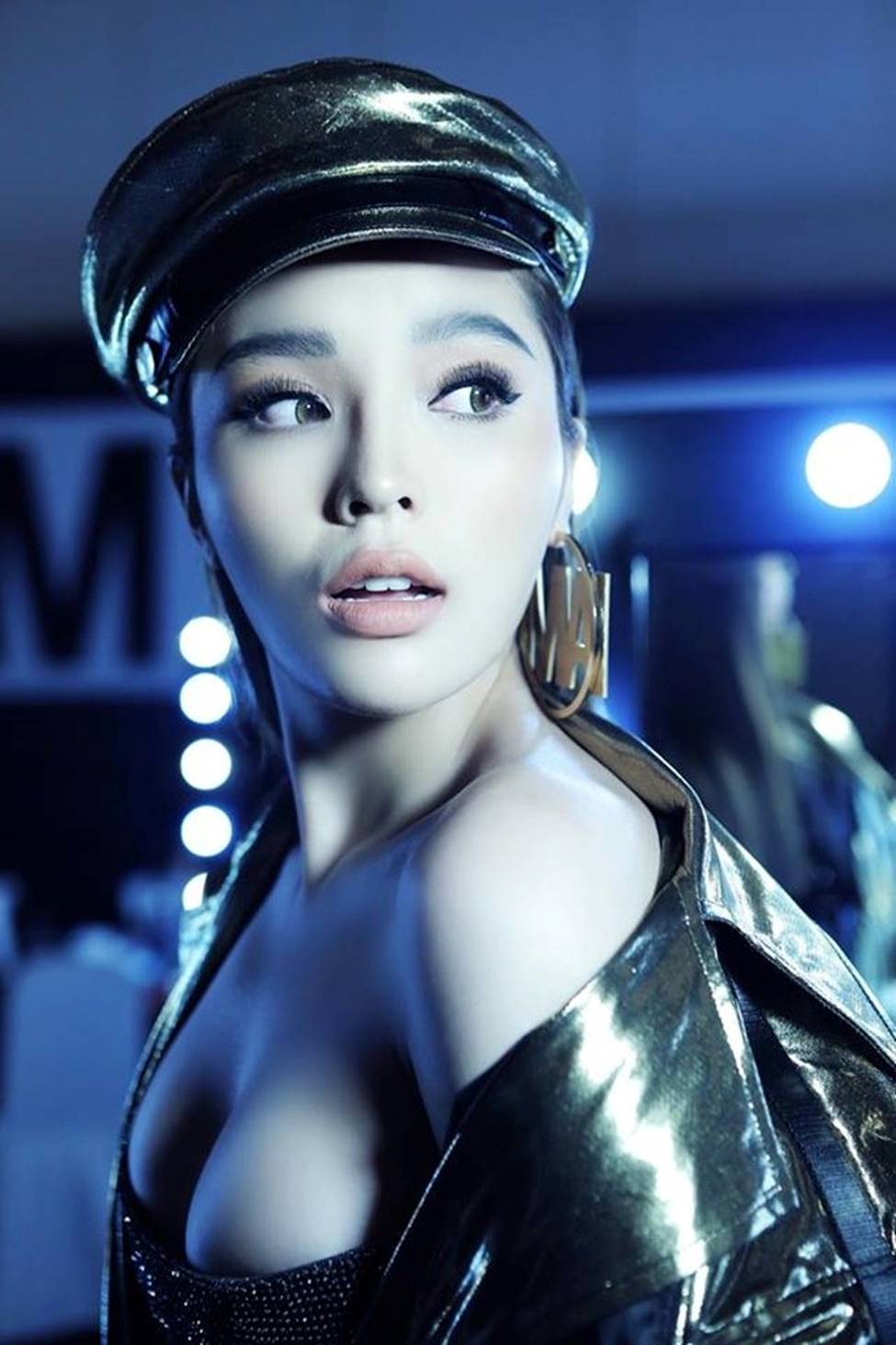 Diễm Hương soán ngôi núi đôi nhân tạo của Kỳ Duyên?-12