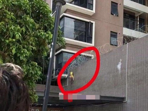 Đoạn clip bằng chứng ghi cảnh người phụ nữ nhẫn tâm bỏ con vừa lọt lòng trong túi ni lông, vứt ngay nơi làm việc cùng chồng-5