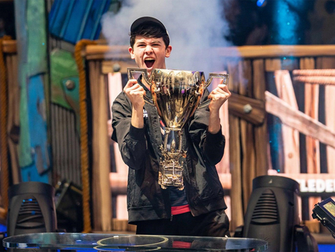 Thanh niên mất mạng vì uống nhầm thuốc tẩy trong khi cắm đầu chơi game PUBG trên điện thoại-3