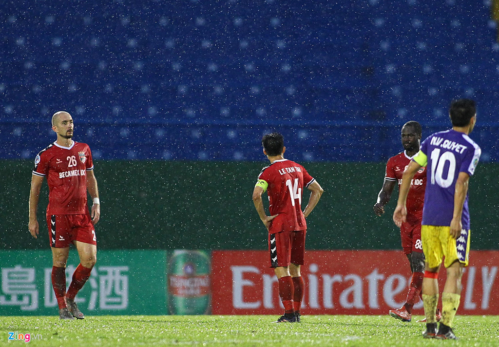 Anh Đức can Tấn Tài chạy ra ngoài yêu cầu HLV thay đổi chiến thuật-4