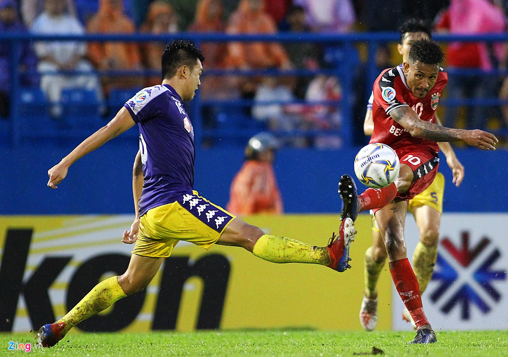 Anh Đức can Tấn Tài chạy ra ngoài yêu cầu HLV thay đổi chiến thuật-7