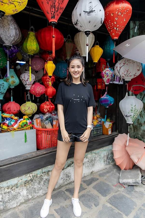 Ngô Phương Lan khoe khéo vòng 1 gợi cảm, tái xuất xinh đẹp sau khi sinh con-8