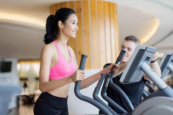 Ngô Phương Lan khoe khéo vòng 1 gợi cảm, tái xuất xinh đẹp sau khi sinh con-9