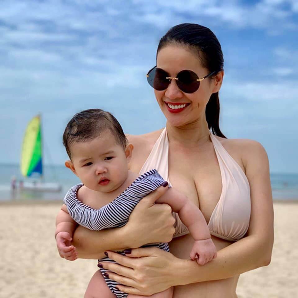 Thân Thúy Hà tự tin mặc bikini sau 4 tháng sinh con gái-1