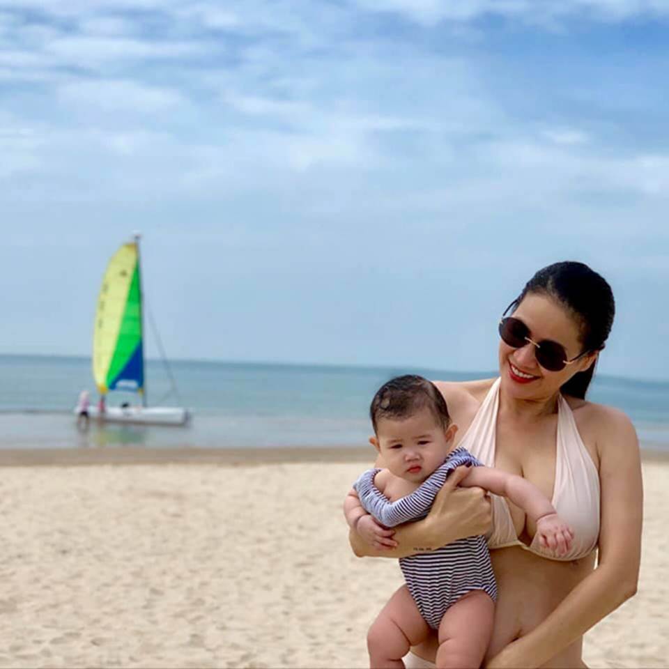 Thân Thúy Hà tự tin mặc bikini sau 4 tháng sinh con gái-2