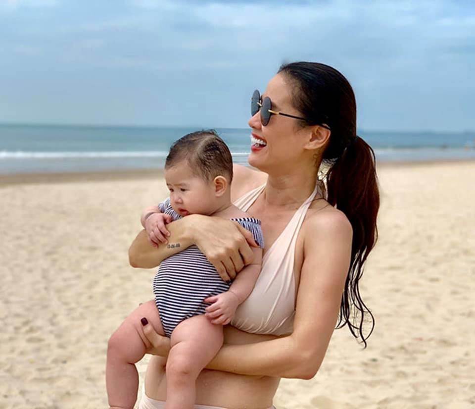 Thân Thúy Hà tự tin mặc bikini sau 4 tháng sinh con gái-3