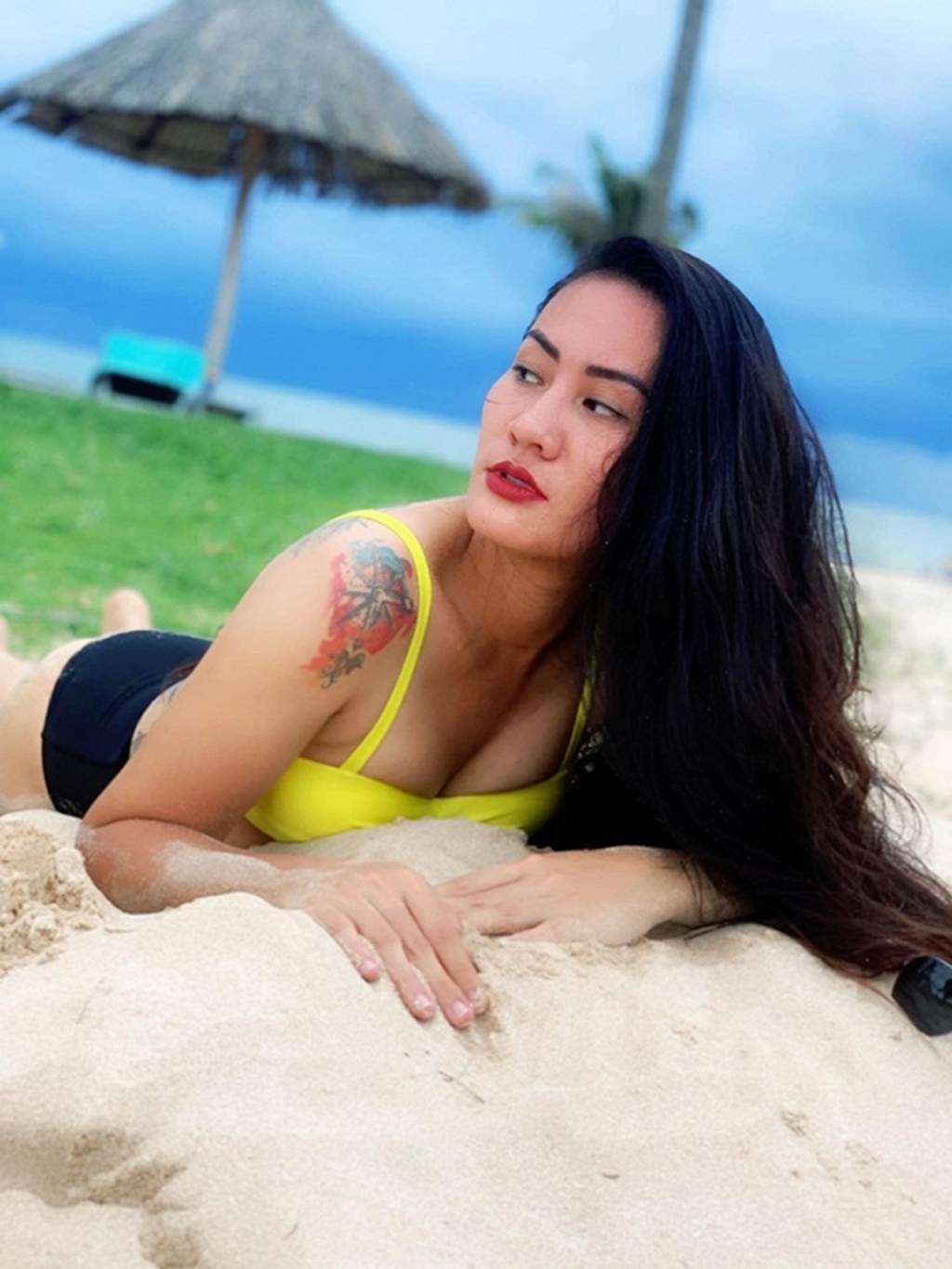 Người đẹp Về nhà đi con lộ hàng loạt hình xăm lớn khi diện bikini-2