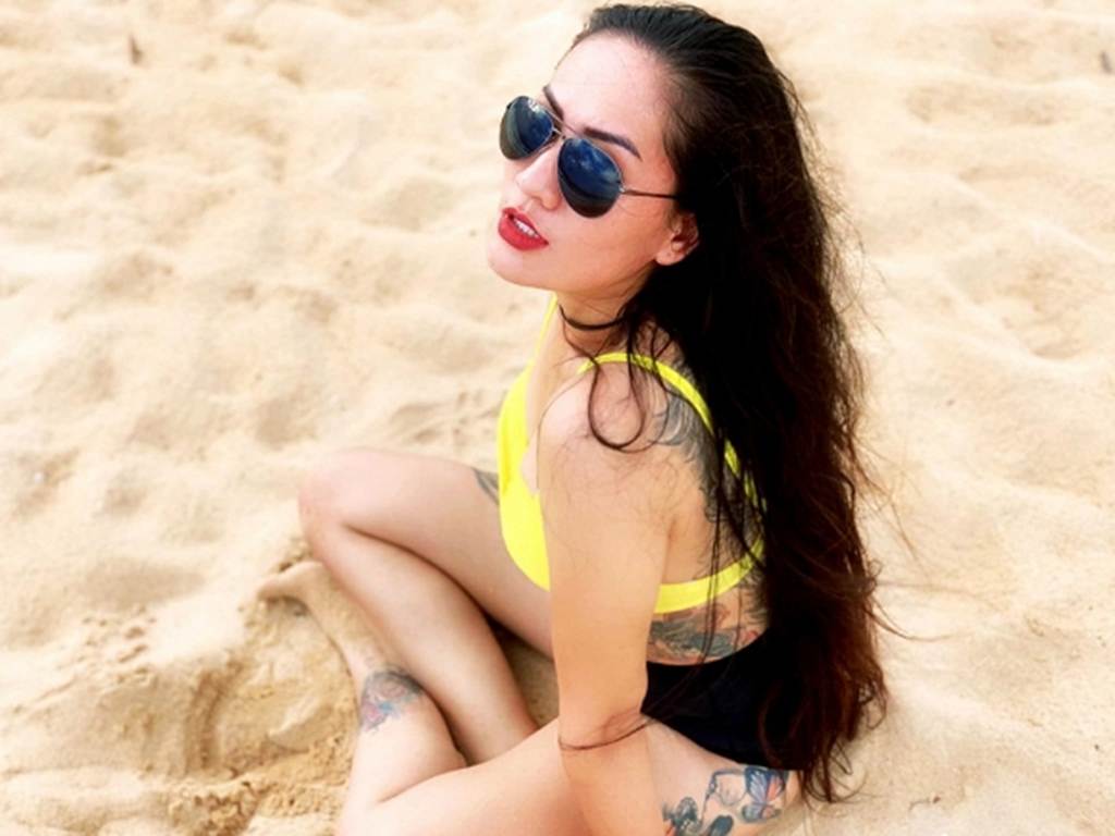 Người đẹp Về nhà đi con lộ hàng loạt hình xăm lớn khi diện bikini-4