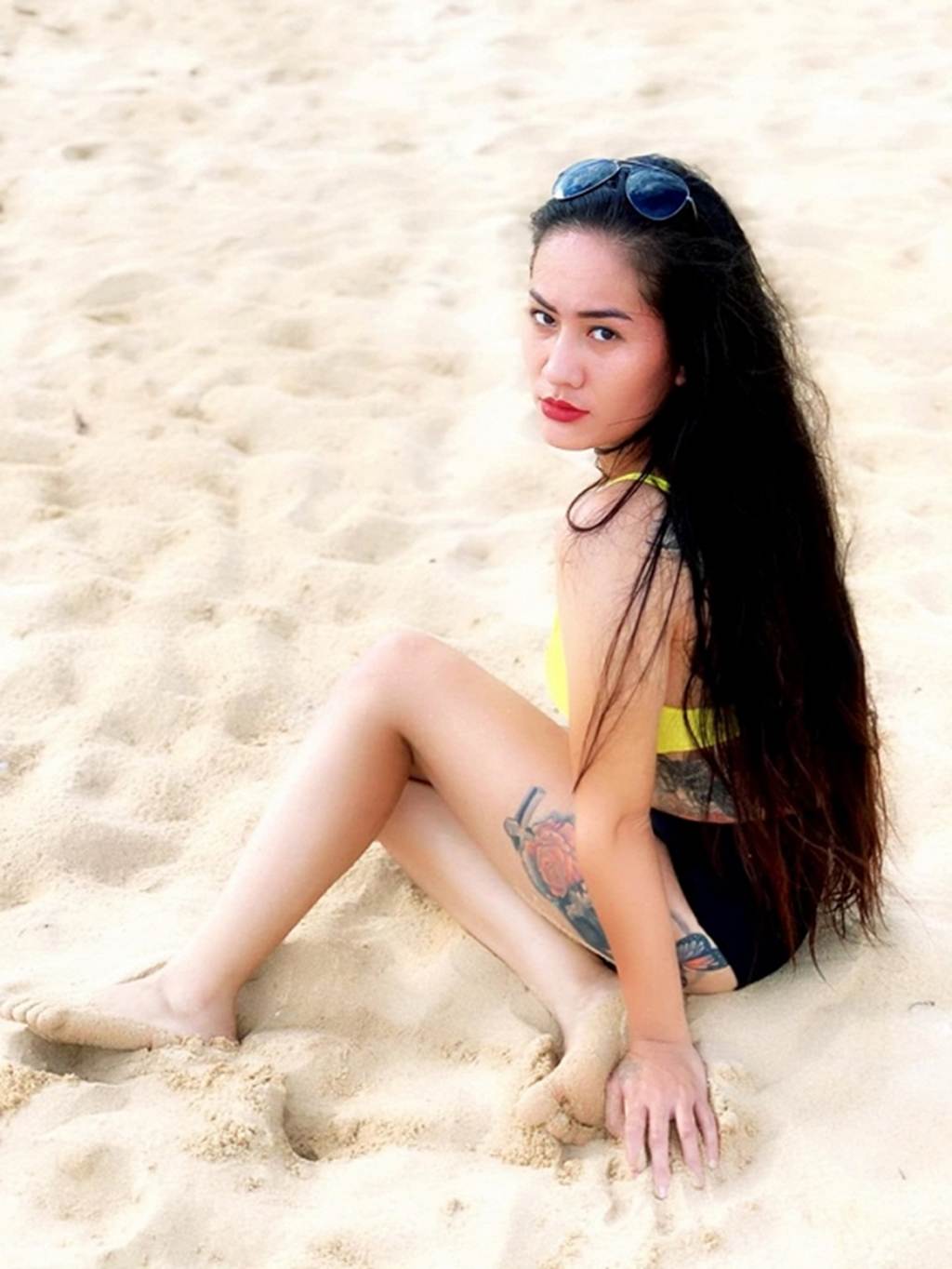 Người đẹp Về nhà đi con lộ hàng loạt hình xăm lớn khi diện bikini-7