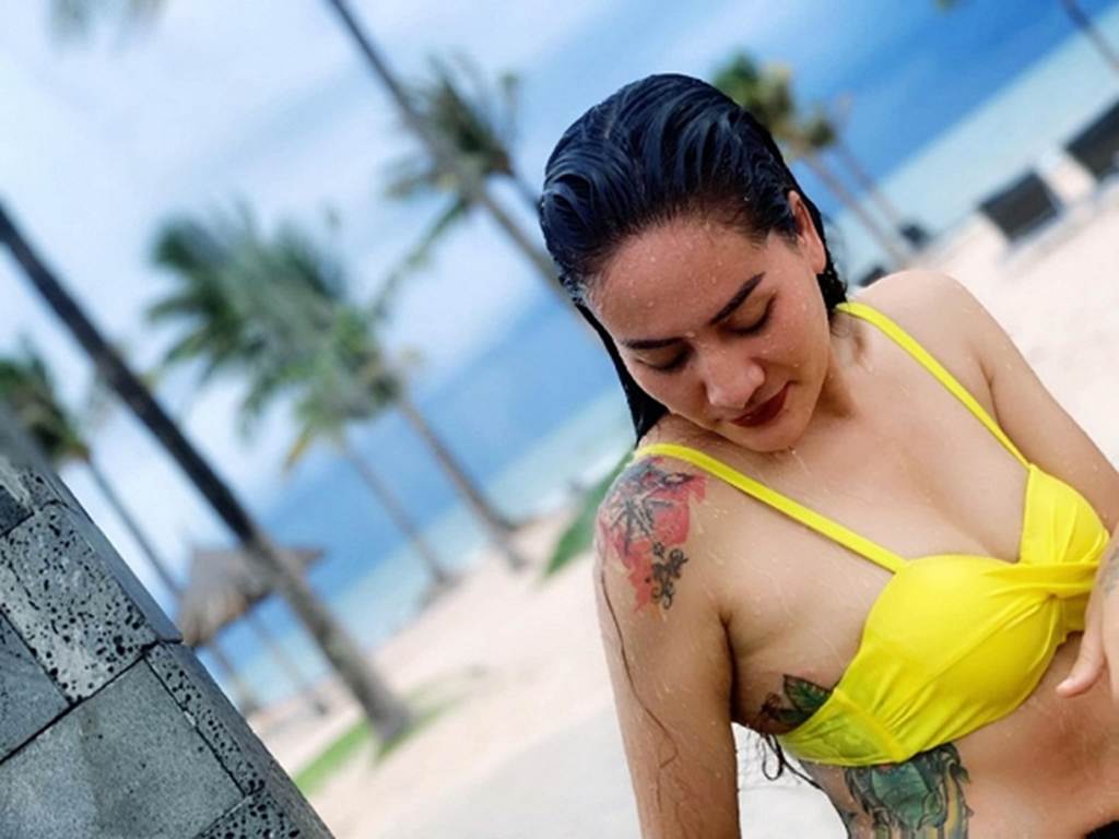 Người đẹp Về nhà đi con lộ hàng loạt hình xăm lớn khi diện bikini-8