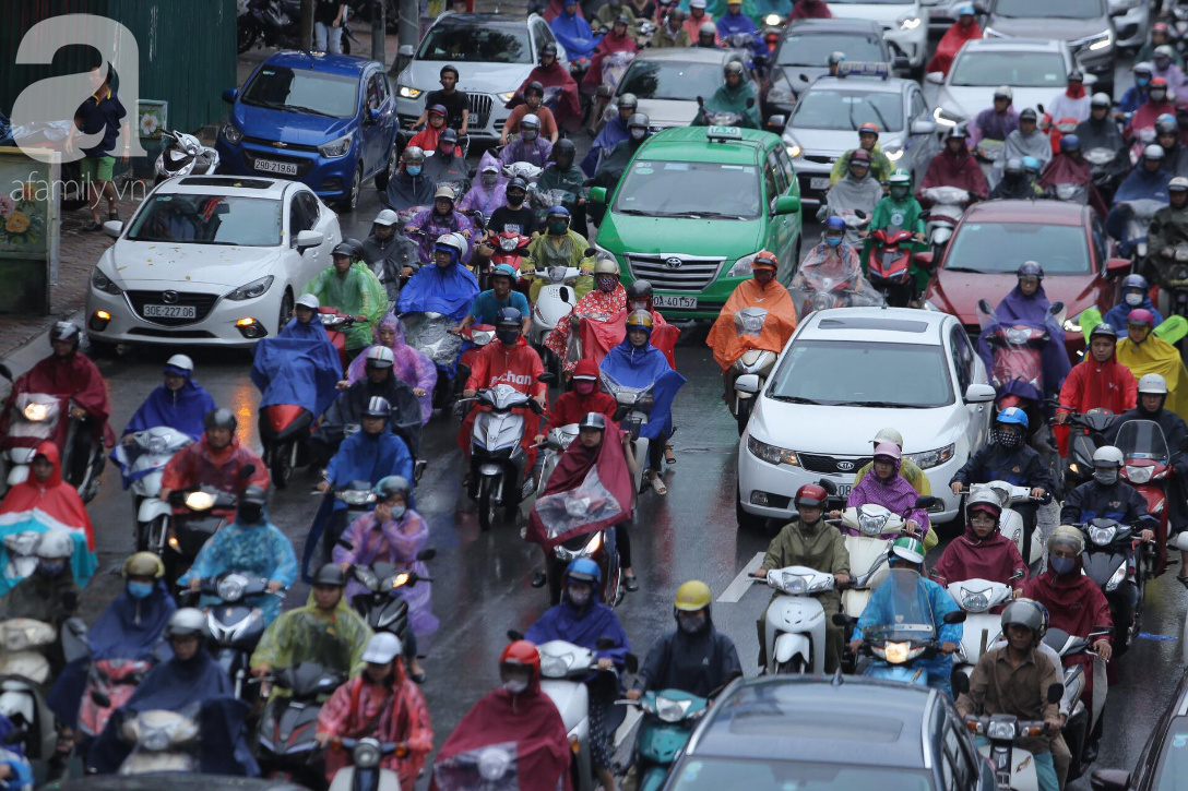 KHẨN CẤP: Bão số 3 giật cấp 12 tiến sát đất liền, Hà Nội và các tỉnh Bắc Bộ đang mưa lớn, gió lốc mạnh-8