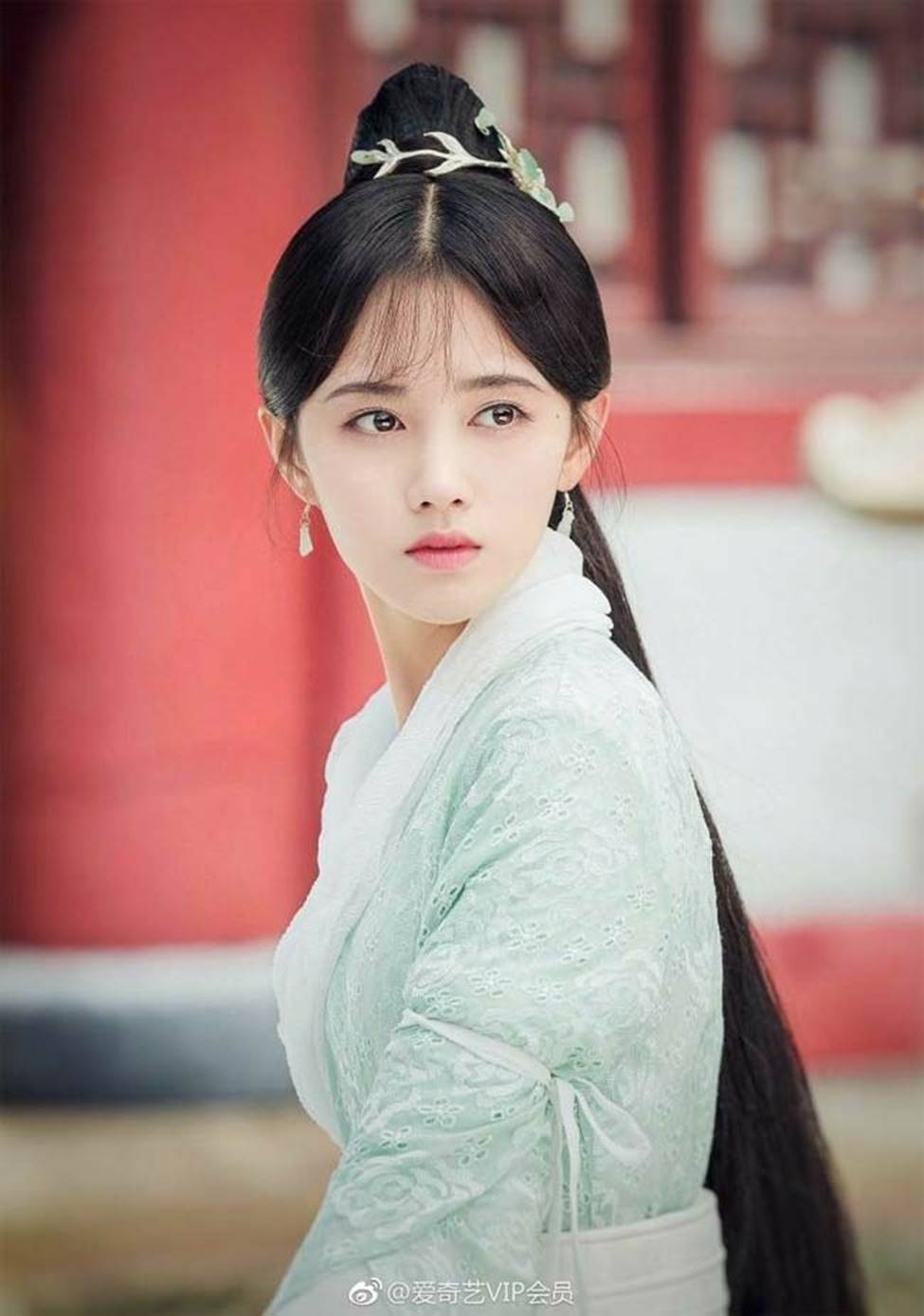 2 cô gái trẻ được tung hô đẹp ngàn năm có một ở Nhật và Trung Quốc-10