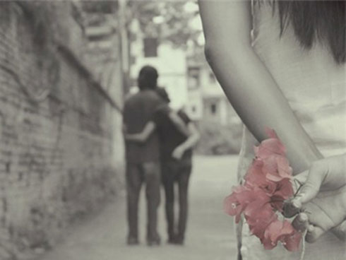 Nhận được ảnh nóng của chồng và sếp, vợ làm ngay một bàn tiệc mời kẻ thứ 3 đến dự rồi tung chiêu hiểm hóc-3