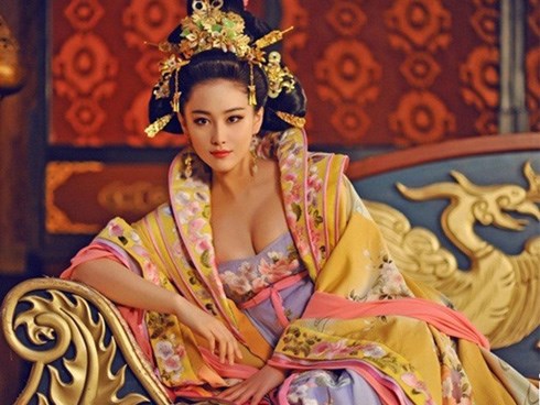 Trương Lệ Hoa - Vị phi tần tai tiếng bậc nhất trong lịch sử Trung Quốc đã dùng tài sắc thâu tóm cả triều đình như thế nào?