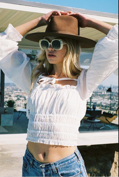 Đẳng cấp fashion icon thứ thiệt, chiếc áo Lisa mặc đi dạo ngay lập tức sold out trong 1 ngày-4