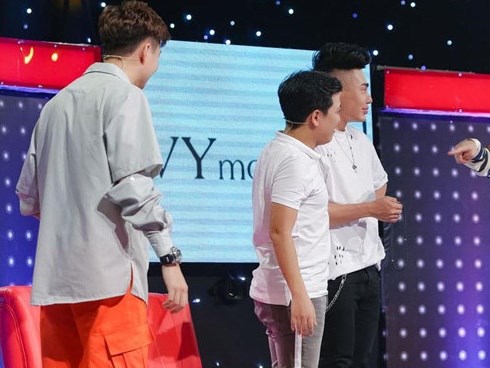 Trường Giang nghi ngờ giới tính của Ngô Kiến Huy