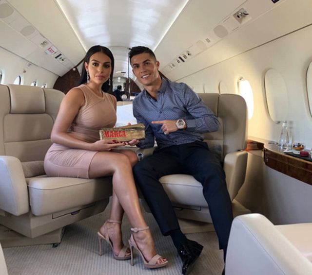 Bạn gái C.Ronaldo khoe dáng với loạt hình nội y nóng bỏng-2