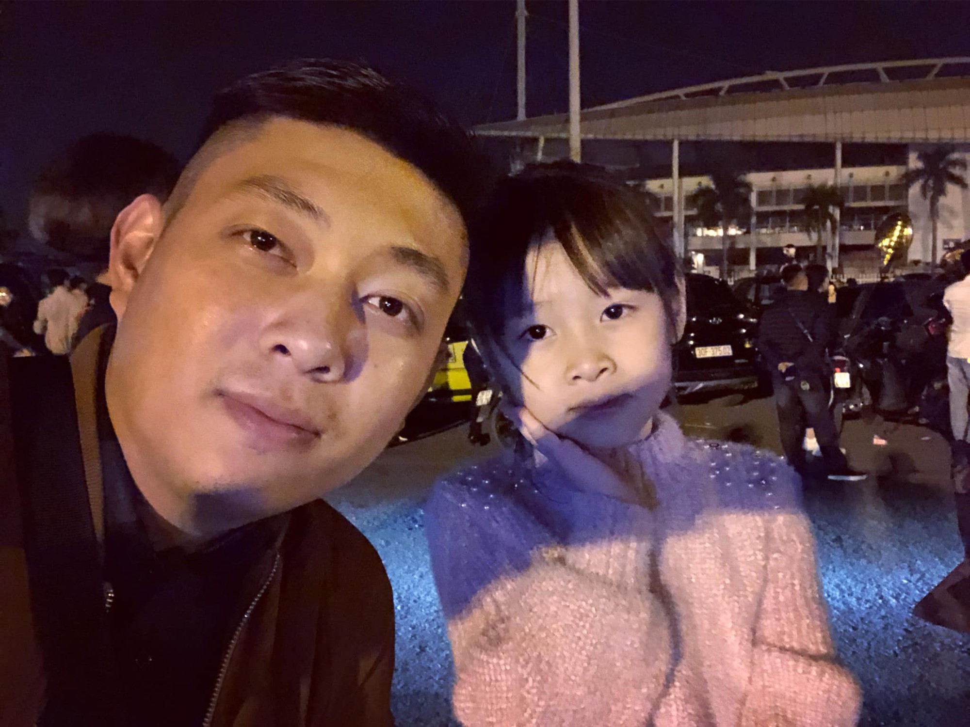 Bố trẻ than trời vì mái tóc nham nhở của con gái trong ngày đầu tiên đi học, dân mạng xem xong chỉ biết cười lăn lóc-4