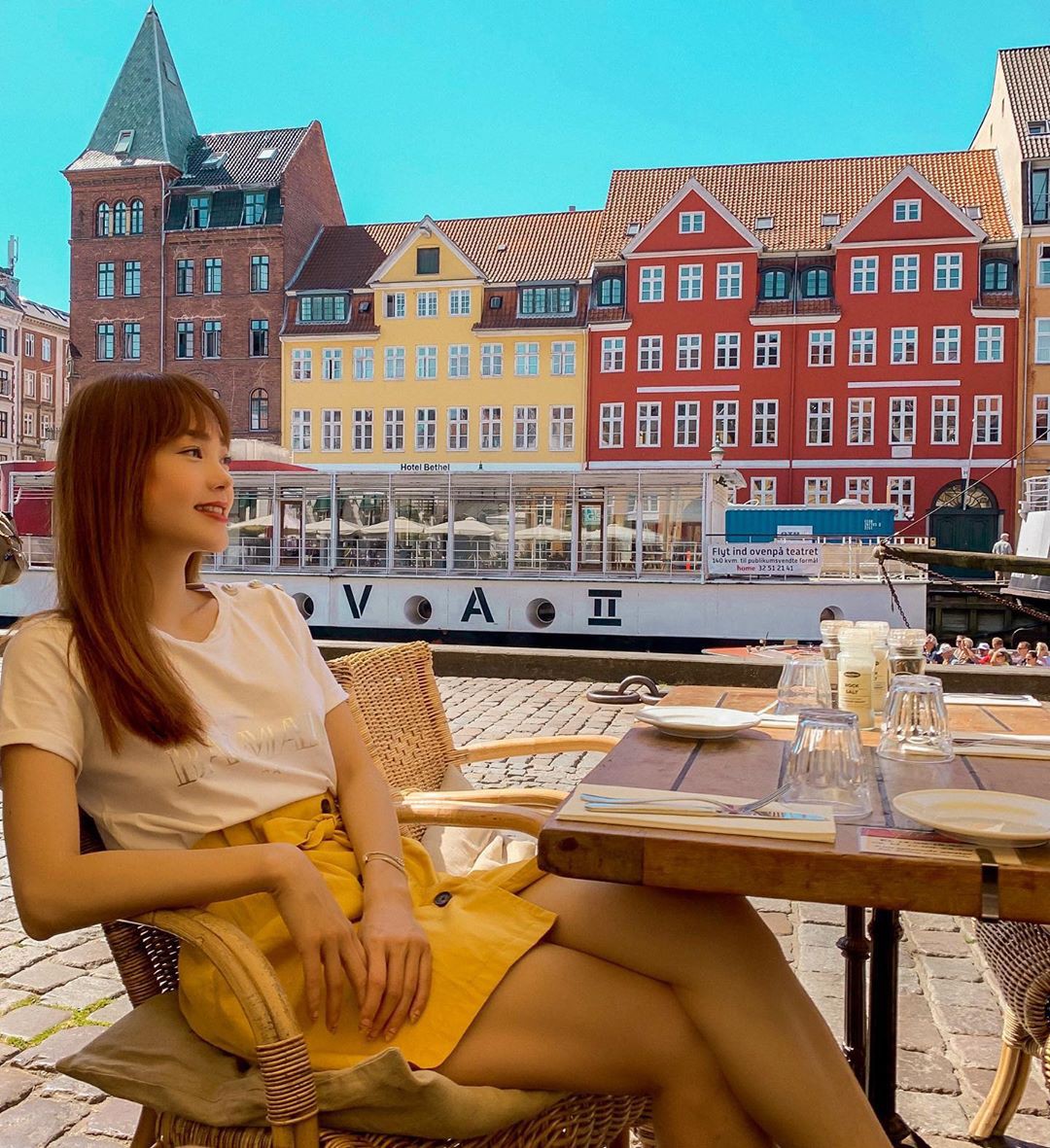 Minh Hằng lão hóa ngược khó tin bên Khả Ngân kém 10 tuổi, ra là nhờ 4 bí kíp trẻ hóa phong cách sau-4