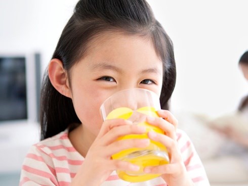 Cam rất bổ cho trẻ nhưng ăn kiểu này cực độc, mẹ nhớ bỏ ngay trước khi quá muộn
