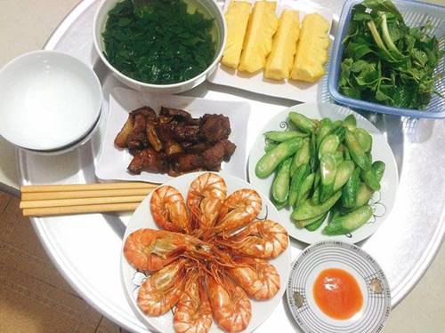 9X cứ vào bếp nấu món nào là chồng mê món đó, tới trẻ con cũng hưởng ứng nhiệt tình-9