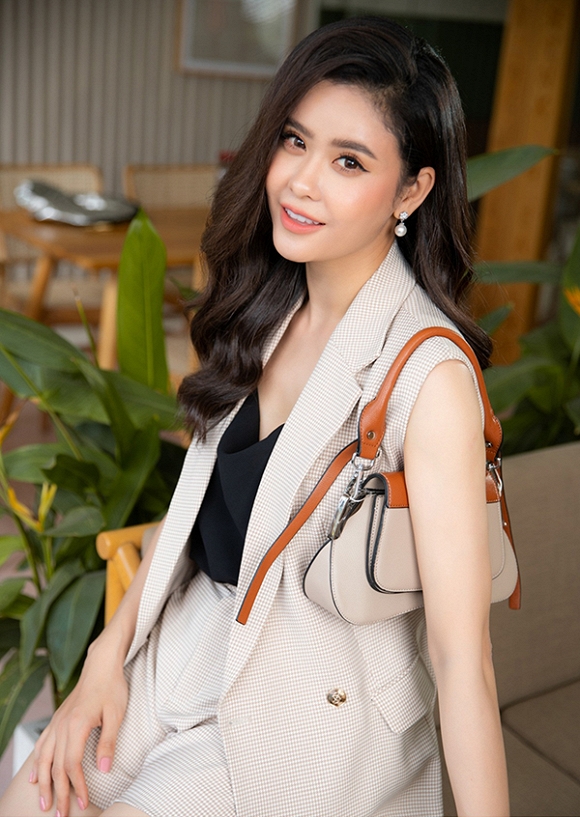 Trương Quỳnh Anh trẻ trung và sang trọng hút mọi góc nhìn-9