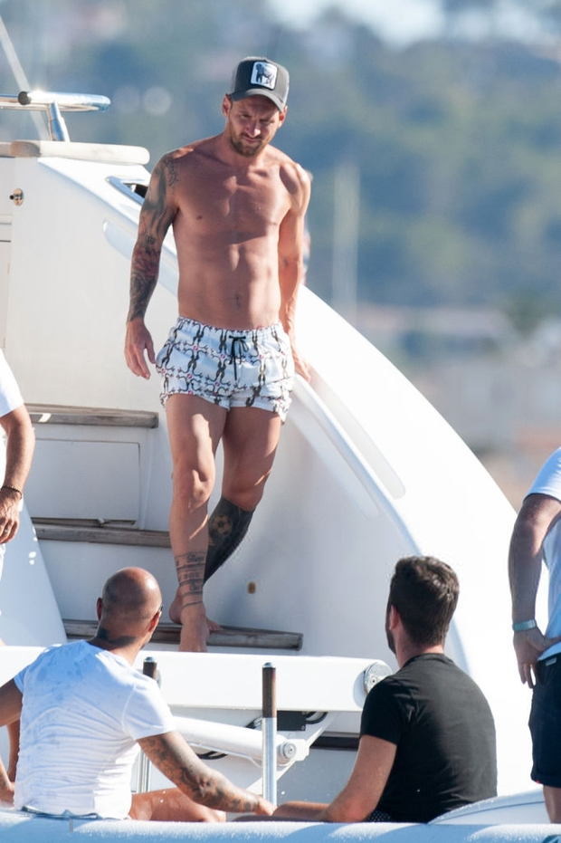 Choáng ngợp trước du thuyền sang chảnh được Messi chọn để nghỉ hè: Như chốn thiên đường, thuê một tuần mất luôn 1,1 tỷ đồng-12