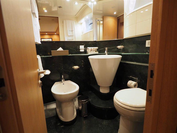 Choáng ngợp trước du thuyền sang chảnh được Messi chọn để nghỉ hè: Như chốn thiên đường, thuê một tuần mất luôn 1,1 tỷ đồng-5