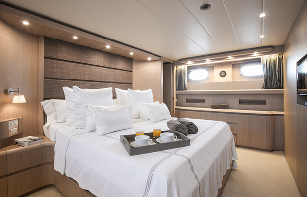 Choáng ngợp trước du thuyền sang chảnh được Messi chọn để nghỉ hè: Như chốn thiên đường, thuê một tuần mất luôn 1,1 tỷ đồng-3