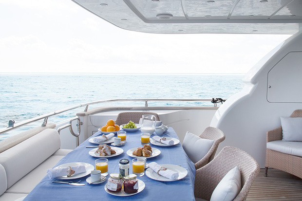 Choáng ngợp trước du thuyền sang chảnh được Messi chọn để nghỉ hè: Như chốn thiên đường, thuê một tuần mất luôn 1,1 tỷ đồng-7