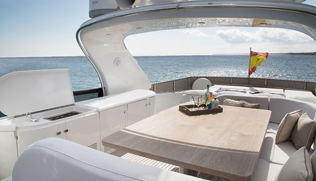 Choáng ngợp trước du thuyền sang chảnh được Messi chọn để nghỉ hè: Như chốn thiên đường, thuê một tuần mất luôn 1,1 tỷ đồng-6