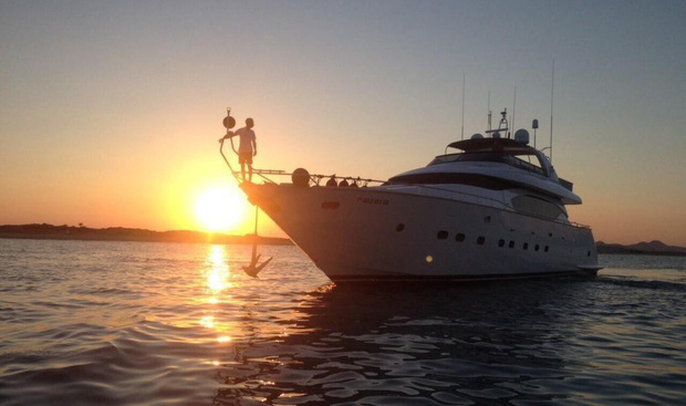 Choáng ngợp trước du thuyền sang chảnh được Messi chọn để nghỉ hè: Như chốn thiên đường, thuê một tuần mất luôn 1,1 tỷ đồng-1