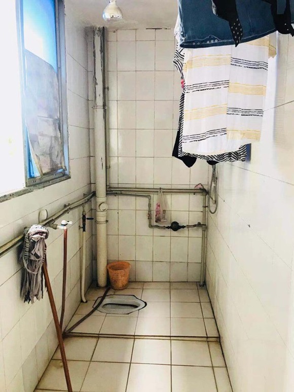 Đang tắm thì nghe giọng nói kỳ lạ, cô gái phát hiện điều kinh hoàng ông chủ nhà trọ làm-2