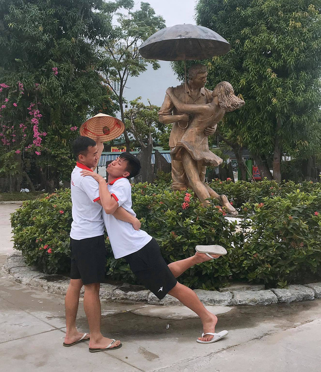 Trung vệ Bùi Tiến Dũng bị vợ sắp cưới dằn mặt vì đăng ảnh lả lơi lên Facebook-1