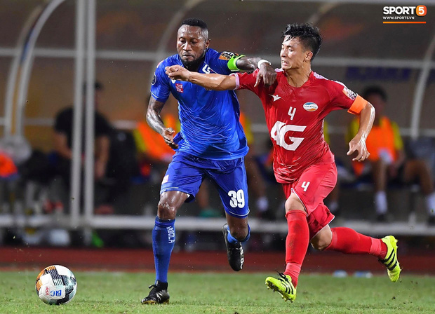 Trung vệ Bùi Tiến Dũng bị vợ sắp cưới dằn mặt vì đăng ảnh lả lơi lên Facebook-5