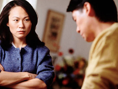 Hai năm nay tôi không dám mua quần áo mới vì cứ nghĩ nhà mình nghèo, đến khi biết lương chồng nhận được mỗi tháng, tôi bỗng hận anh thấu xương-2