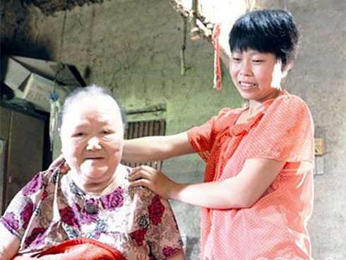 Lần đầu tiên trong lịch sử hiện đại, vua Thái Lan công bố vợ lẽ, sắc phong Hoàng quý phi, vẻ mặt Hoàng hậu ngồi bên cạnh mới đáng chú ý-6