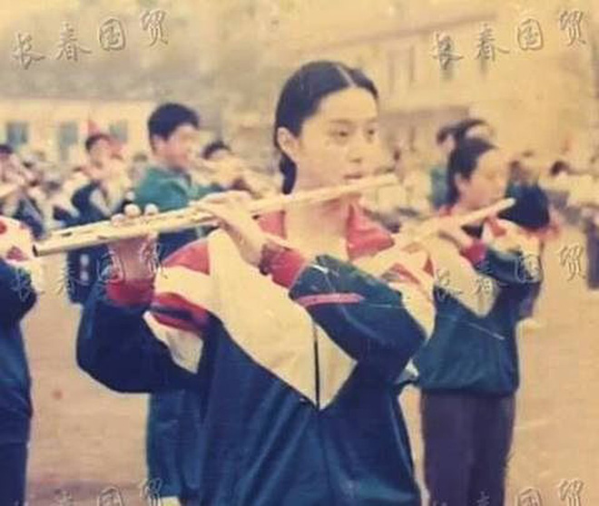 Bất ngờ với ảnh thời đi học của sao Hoa ngữ: Hồ Ca, Huỳnh Hiểu Minh khác hoàn toàn hiện tại, Chung Hán Lương, Phạm Băng Băng vẫn đẹp xuất sắc từ bé-10