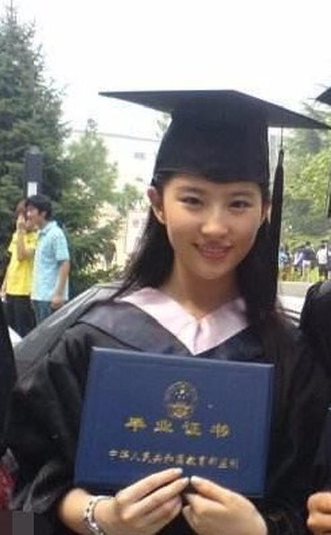 Bất ngờ với ảnh thời đi học của sao Hoa ngữ: Hồ Ca, Huỳnh Hiểu Minh khác hoàn toàn hiện tại, Chung Hán Lương, Phạm Băng Băng vẫn đẹp xuất sắc từ bé-12